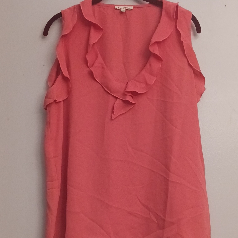 Emma&Olivia size L women's coral fade rose sleeveless ruffle top.